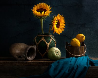 Rustieke zonnebloemen en citroenen door Louie Luo