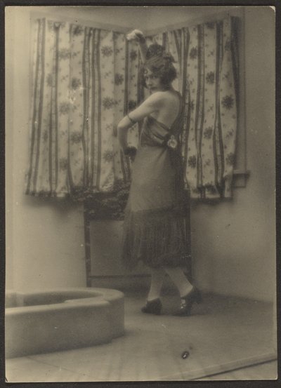 [Vrouwelijke danseres] door Louis Fleckenstein