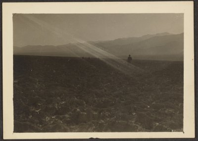 [Figuur in landschap]. door Louis Fleckenstein