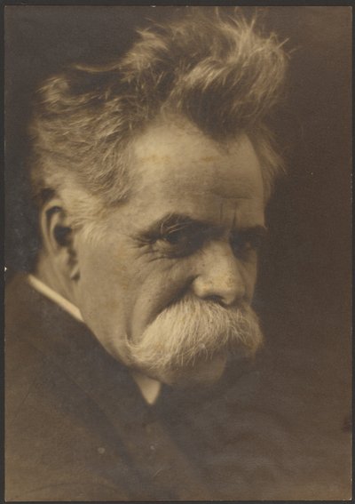 [Portret van een man met een grote snor]. door Louis Fleckenstein
