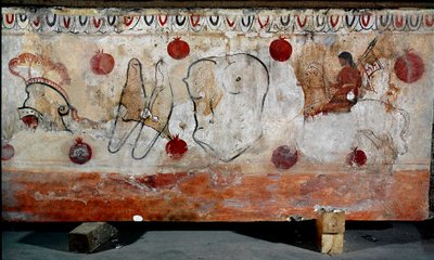 Een ruiter en de verschillende elementen van zijn harnas Lucaanse fresco uit de 4e eeuw v.Chr., afkomstig uit de necropolis van Paestum, Italië. Museo nazionale archeologico, Paestum door Lucanian School