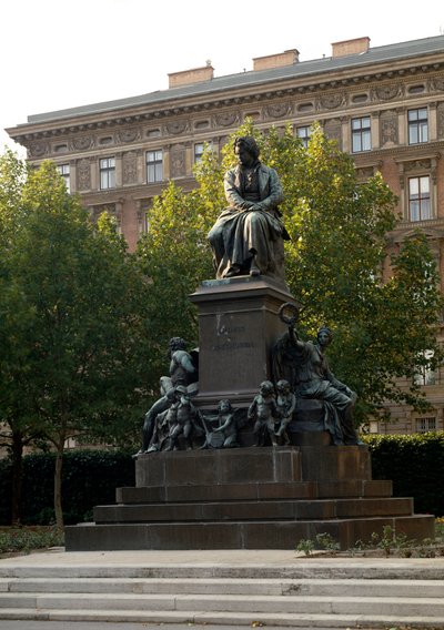 Monument ter ere van de Duitse componist Ludwig van Beethoven (1770-1827) gemaakt door Kaspar von Zumbusch (1830-1915). Wenen, Oostenrijk door Ludwig von Zumbusch