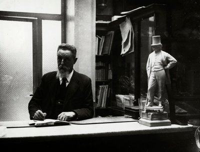 Mr. Gubinelli, de laatste manager van het Antico Caffè Greco aan de Via Condotti door Luigi Leoni