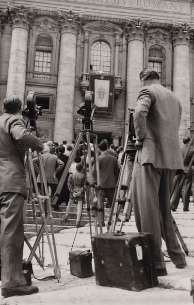 Fotografen op het Sint-Pietersplein in Rome door Luigi Leoni
