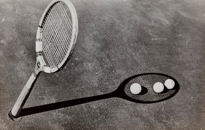 Tennisracket door Luigi Leoni