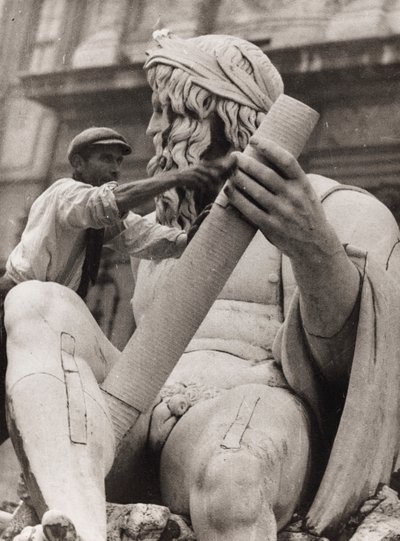 Arbeider aan het beeld van de Ganges in de Fontein van de Vier Rivieren op Piazza Navona in Rome door Luigi Leoni