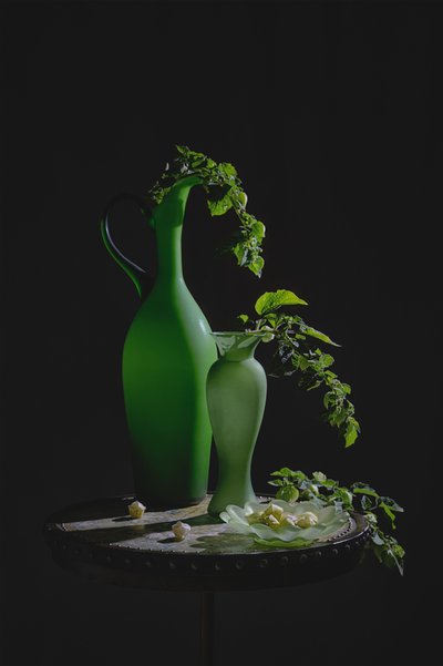 Stilleven met groene vazen door Lydia Jacobs