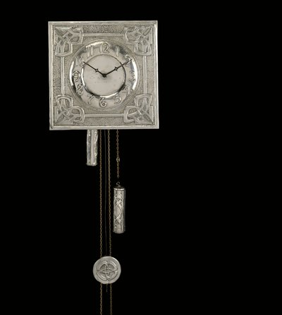 Wandklok, c.1910 door Margaret Gilmour