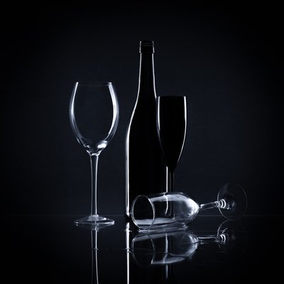 Elegant wijnstilleven door Margareth Perfoncio