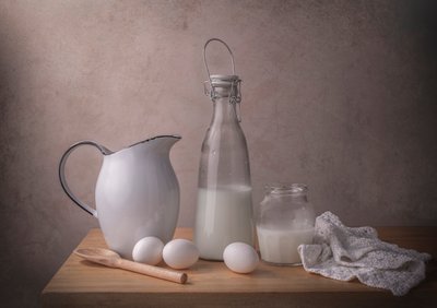 Melk en eieren van de boerderij door Margareth Perfoncio