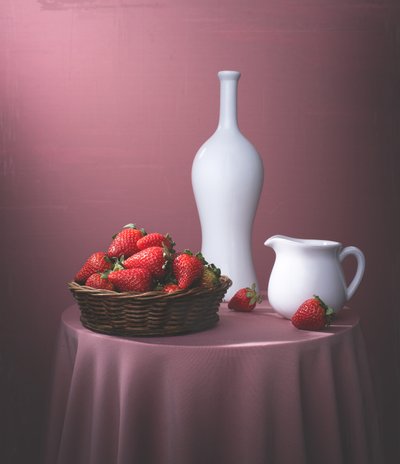 Stilleven met verse aardbeien door Margareth Perfoncio