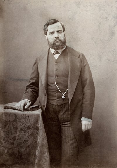 Driekwart lengte portret van de schilder Thomas Couture, met snor en dikke baard door Marie Alexandre Alophe