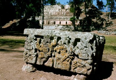 Altaar Q met kroning van koning van de rijzende zon, 776 AD door Mayan