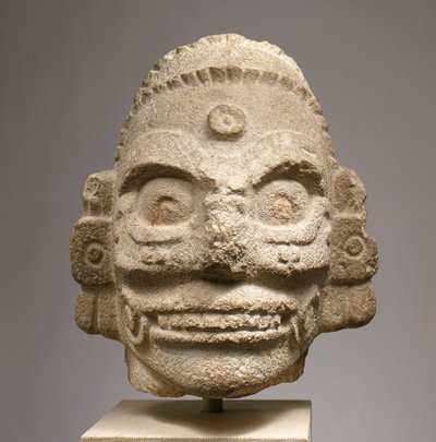 Hoofd van een Regen God, c.1000 (fossielhoudende kalksteen) door Mayan