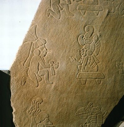 Plaquette gegraveerd met menselijke figuren, uit Kaminaljuyu, Guatemala, Vroege Klassieke Periode (250-600) door Mayan Mayan