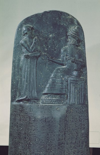 Reliëfbeeld van de zonnegod Shamash die zijn wetten dicteert aan koning Hammurabi op zijn beroemde wetboek, Oud-Babylonische periode, 1760 v.Chr. door Mesopotamian