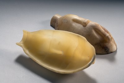 Tweedelig vat in de vorm van een eend (alabaster) door Middle Kingdom Egyptian