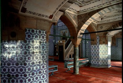 Interieur van de Rustem Pacha Moskee (1560-1564) door Mimar Sinan