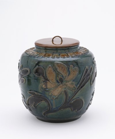 Polychrome pot met lakdeksel door Ming Dynasty Chinese School
