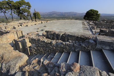 Minoïsch archeologisch terrein van Phaistos. Zicht op de centrale binnenplaats. door Minoan