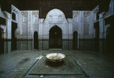Madrasa Bou Inania, binnenplaats door Moroccan School