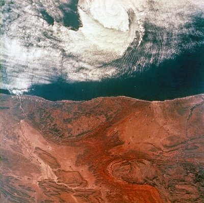 Aarde vanuit de ruimte - oog van een storm gezien vanuit Gemini 5, 1965 door NASA Images