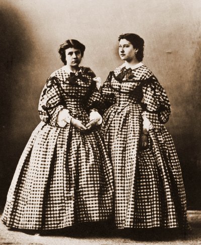 Portret van Judith Gautier en haar zus, romanschrijfster 1850-1917 (foto) door Nadar