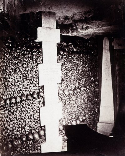 De beenderhuizen van de catacomben van Parijs. Dichtbij de bron van Lethe of Vergetelheid door Nadar