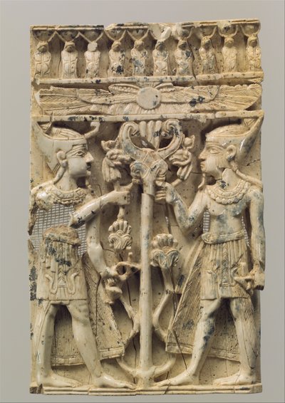 Meubelplaat gesneden in hoog reliëf met twee Egyptiserende figuren die een voluutboom flankeren, ca. 9e-8e eeuw v.Chr. (ivoor) door Neo Assyrian