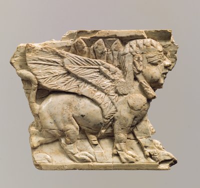 Meubelplaat gesneden in reliëf met sfinx, c.9e-8e eeuw v.Chr. door Neo Assyrian