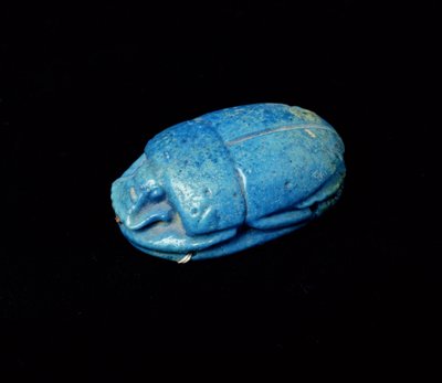 Scarabee van een mummie, uit Thebe door New Kingdom Egyptian