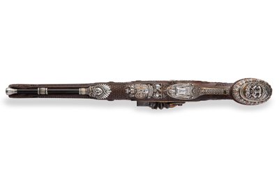 Een van een paar zilver-gemonteerde getrokken vuursteenpistolen, Versailles, 1825 door Nicolas Noel Boutet