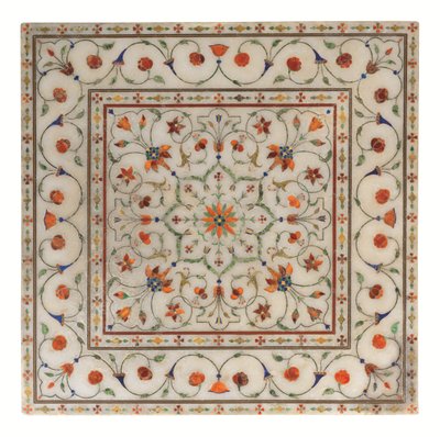 Een Mughal pietra dura ingelegde marmeren voetsteun, ca. 1700 door North Indian School