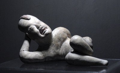Liggende Olmec baby-figuur, Villa Nueva door Olmec