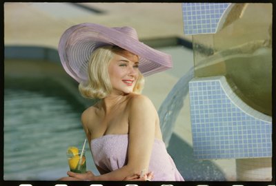 Hope Lange fotoshoot bij het zwembad door Orlando Suero