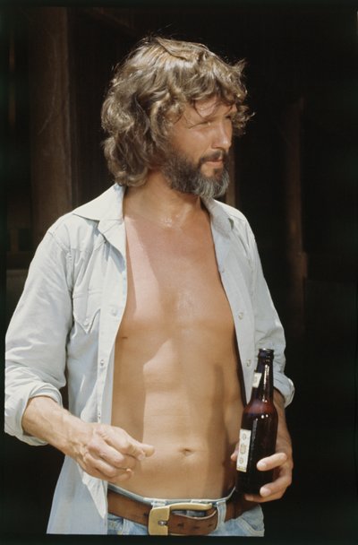 Kris Kristofferson met bier door Orlando Suero