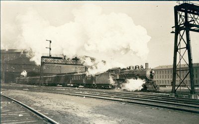 Trein die Union Station verlaat, St. Louis door Oscar C. Kuehn
