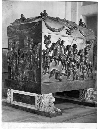 Sarcophagus van St. Helena met Romeinse ruiters en Barbarijse gevangenen door Paleo Christian