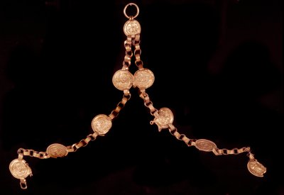 Paleochristelijke kunst: gouden ketting. Uit Iran. Parijs, Louvre Museum door Paleo Christian Paleo Christian