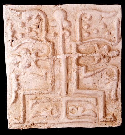 Paleochristelijke kunst: steen versierd met reliëfs van wijnranken en een kruis door Paleo Christian Paleo Christian