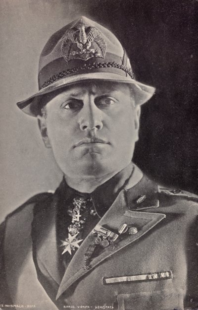 Album "Duce": Benito Mussolini in uniform Militie door Pandimiglio Pandimiglio