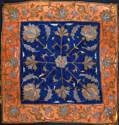 Een bocha samengesteld uit blauw satijnveld geborduurd met zilver- en gouddraad door Persian School