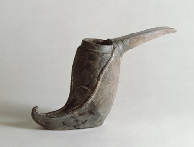 Vat in de vorm van een laars, uit Kaluraz, Gilan, Iran, c.1e millennium v.Chr. (klei) door Persian School