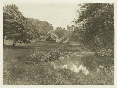 Haddon Hall en Homestead, vanaf de rivier door Peter Henry Emerson