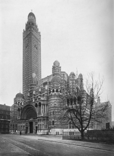De rooms-katholieke kathedraal in Westminster, Londen, 1911 door Photochrom Co Ltd of London