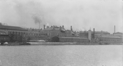 Uitzicht op de Engine Works en Hoofdkantoor, Elswick Works, Newcastle upon Tyne door Photographer English