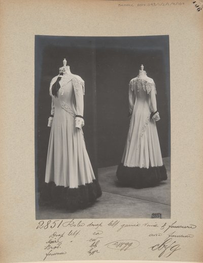 Albumblad: House of Worth, Middagjurk door Photographer French