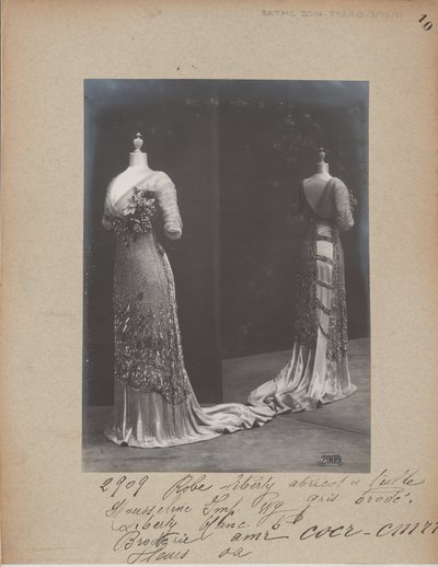 Albumblad: House of Worth, Baljurk door Photographer French