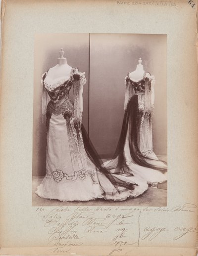 Albumblad: House of Worth, Baljurk door Photographer French