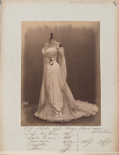 Albumblad: House of Worth, Baljurk door Photographer French